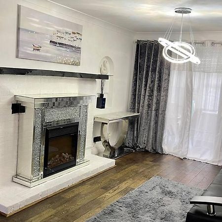 Spacious 4 Bedroom House Биллерикей Экстерьер фото