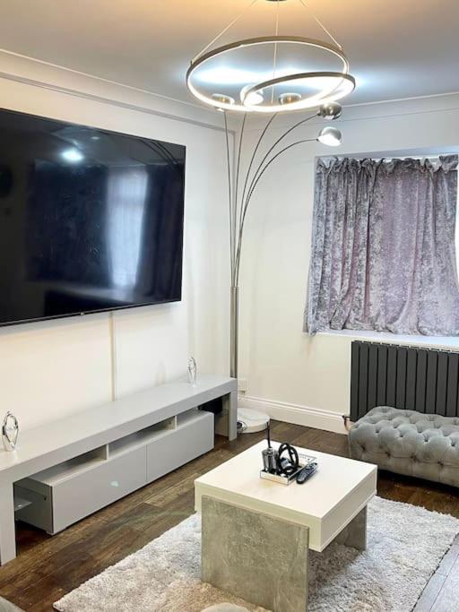 Spacious 4 Bedroom House Биллерикей Экстерьер фото