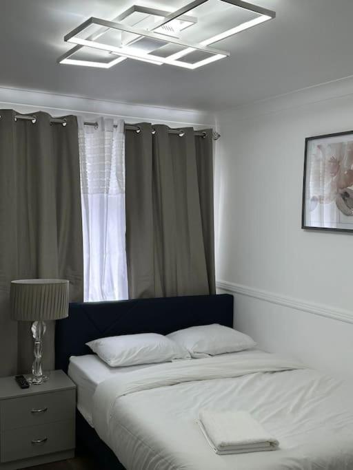 Spacious 4 Bedroom House Биллерикей Экстерьер фото