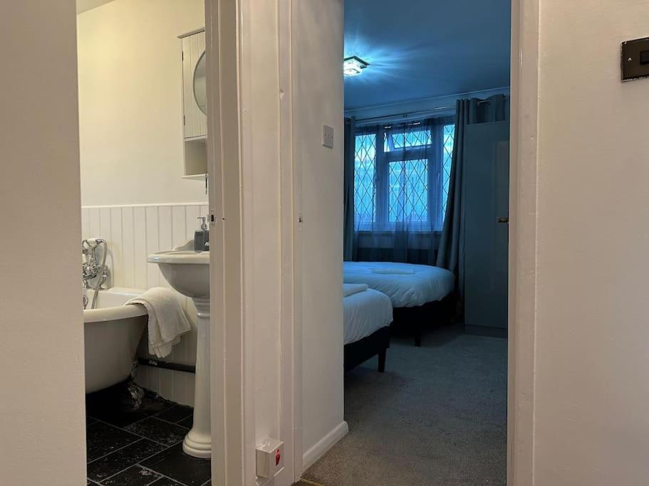 Spacious 4 Bedroom House Биллерикей Экстерьер фото