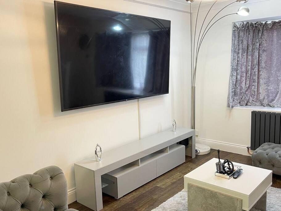 Spacious 4 Bedroom House Биллерикей Экстерьер фото