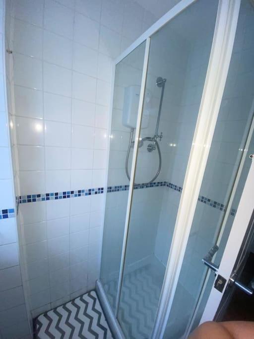 Spacious 4 Bedroom House Биллерикей Экстерьер фото