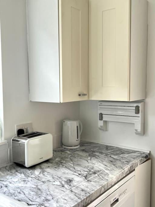 Spacious 4 Bedroom House Биллерикей Экстерьер фото
